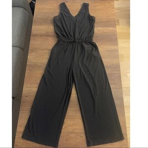 Old Navy Breathe ON V-Neck Wide-leg Jumpsuit, gray heather XS / like new